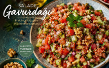 Salade Gavurdağı : la recette turque fraîche et colorée qui séduit les amateurs de cuisine méditerranéenne
