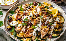 Blancs de poulet aux courgettes rôties, zaatar, citron et olives noires