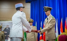 SAR Moulay El Hassan préside à Kénitra la cérémonie de sortie de la 26e promotion du Cours Supérieur de Défense et de la 60e promotion du Cours Etat-Major