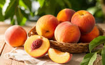 La pêche, le fruit d'été qui fait autant de bien qu'il régale