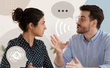 Pourquoi certaines personnes coupent-elles sans cesse la parole ? Ce que dit réellement la psychologie.