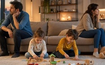 Et si le problème n’était pas celui qui va mal ? Quand la famille apprend à regarder autrement