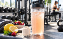 Clear whey : plus légère, plus pratique… mais est-elle vraiment meilleure ?