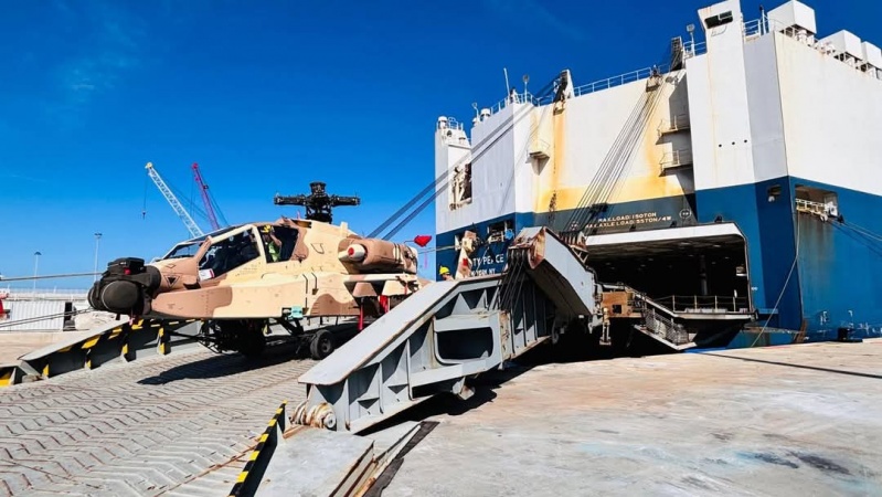 Apache AH-64E arrivent à la base aérienne de Khouribga (11) Apache AH-64E arrivent à la base aérienne de Khouribga (11)
